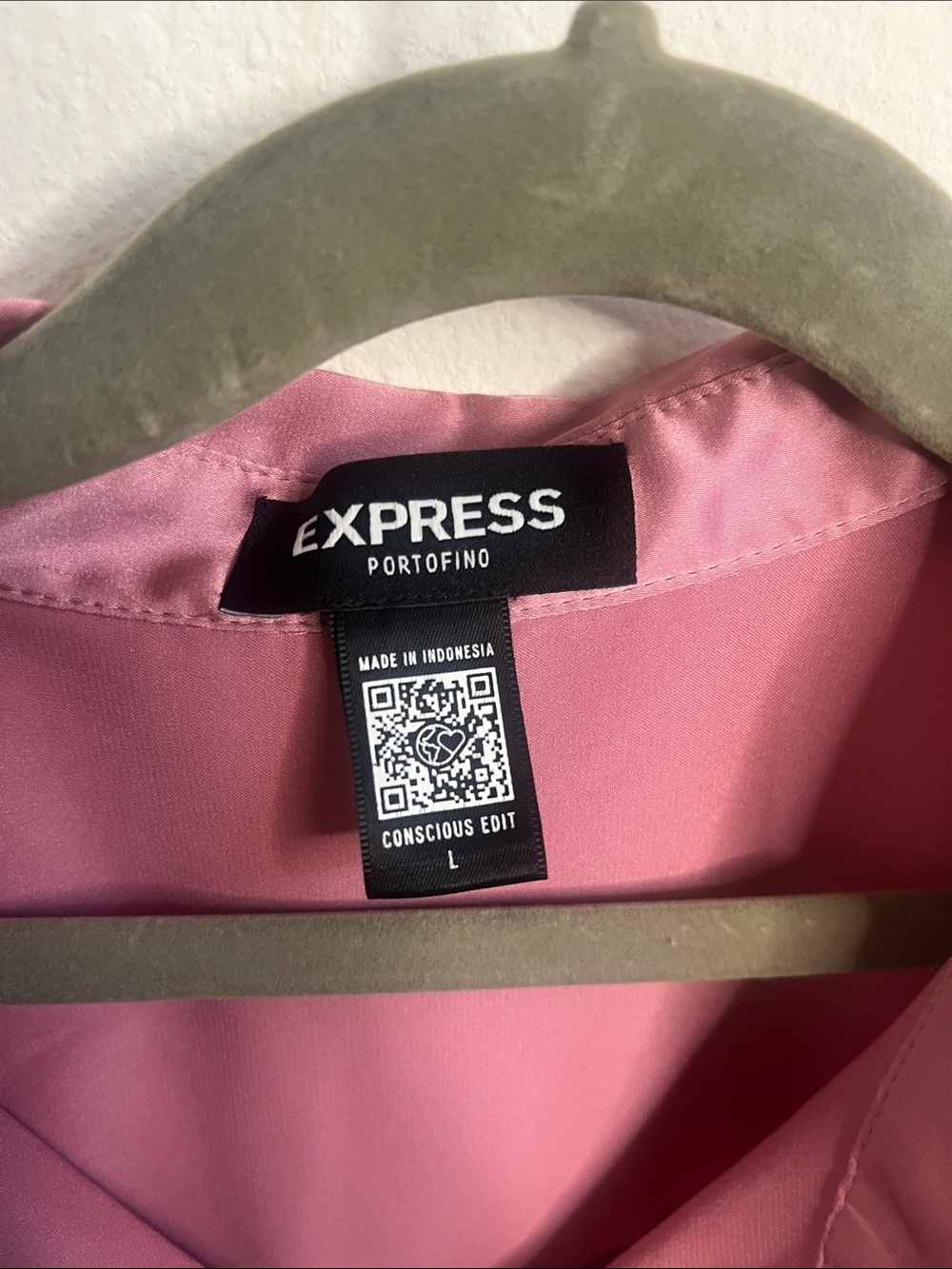 Express Satin Button-Down Blouse in Pink - Picture 3 of 6